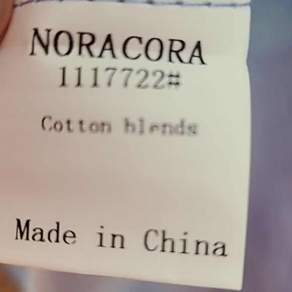 Noracora Pullover Top, Shades of Blue/White, Zipper Neckline, Size Medium, NWY - Picture 7 of 7